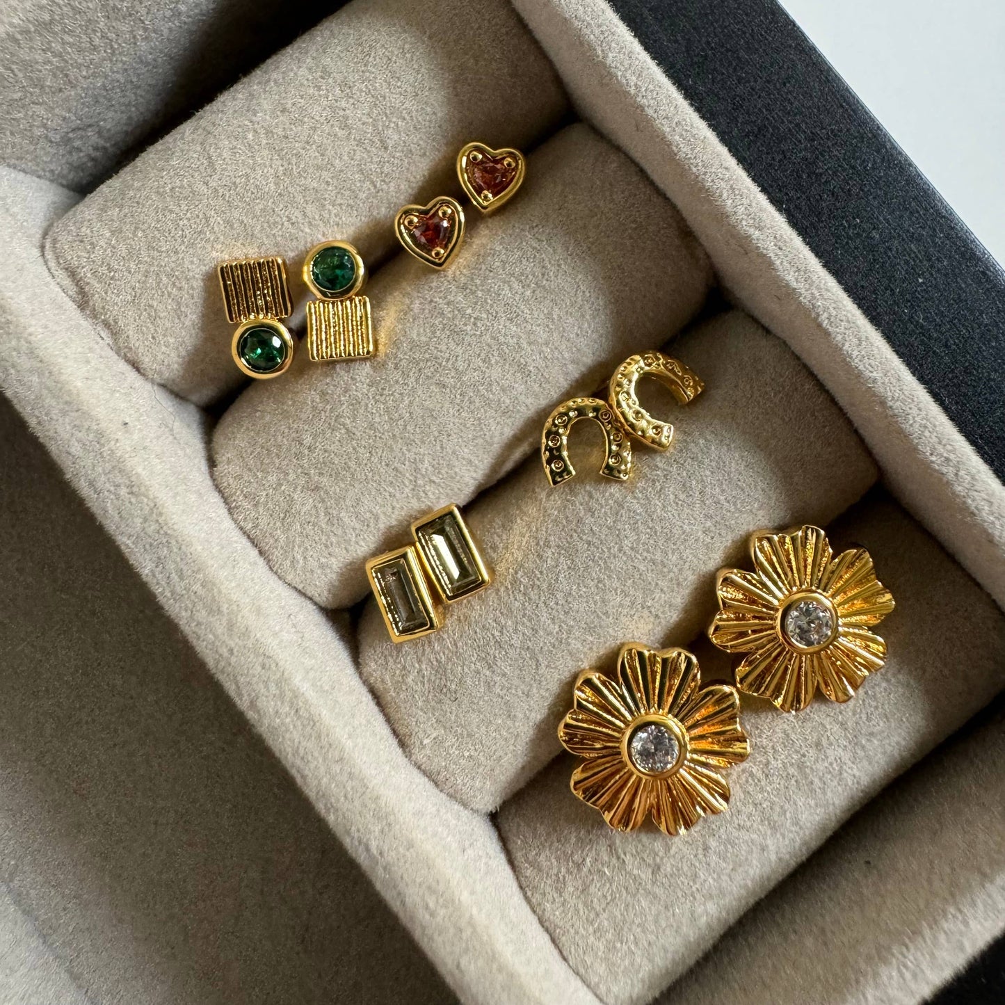 Geometric Ribbed Studs