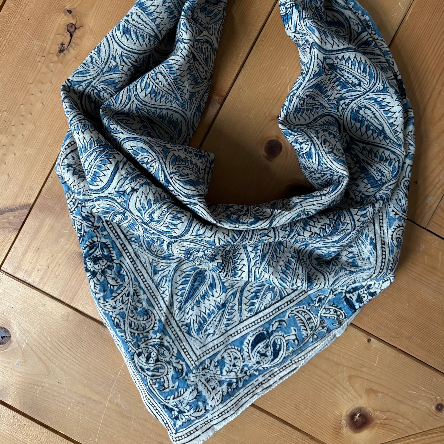 Bandana - Blue Acanthus