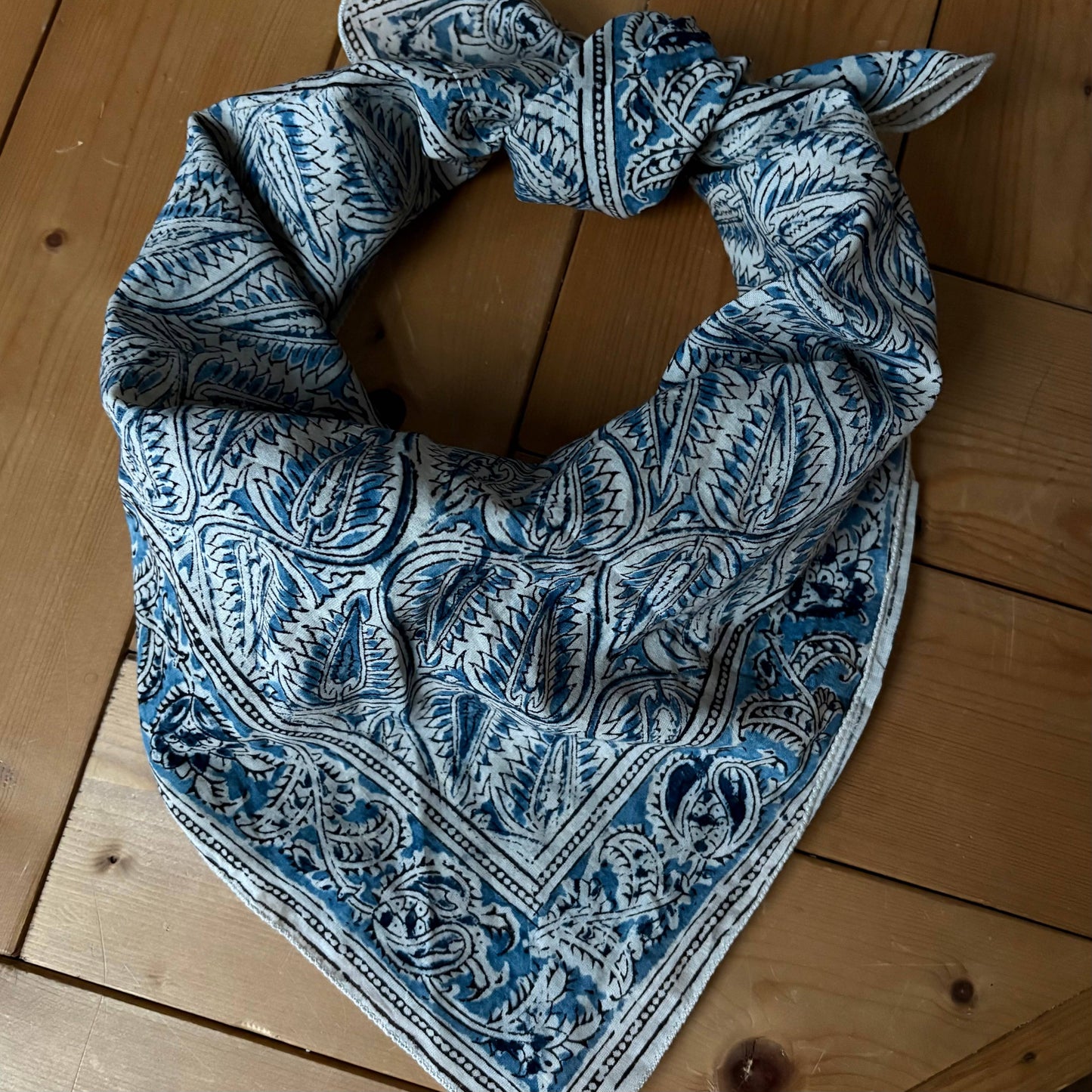 Bandana - Blue Acanthus