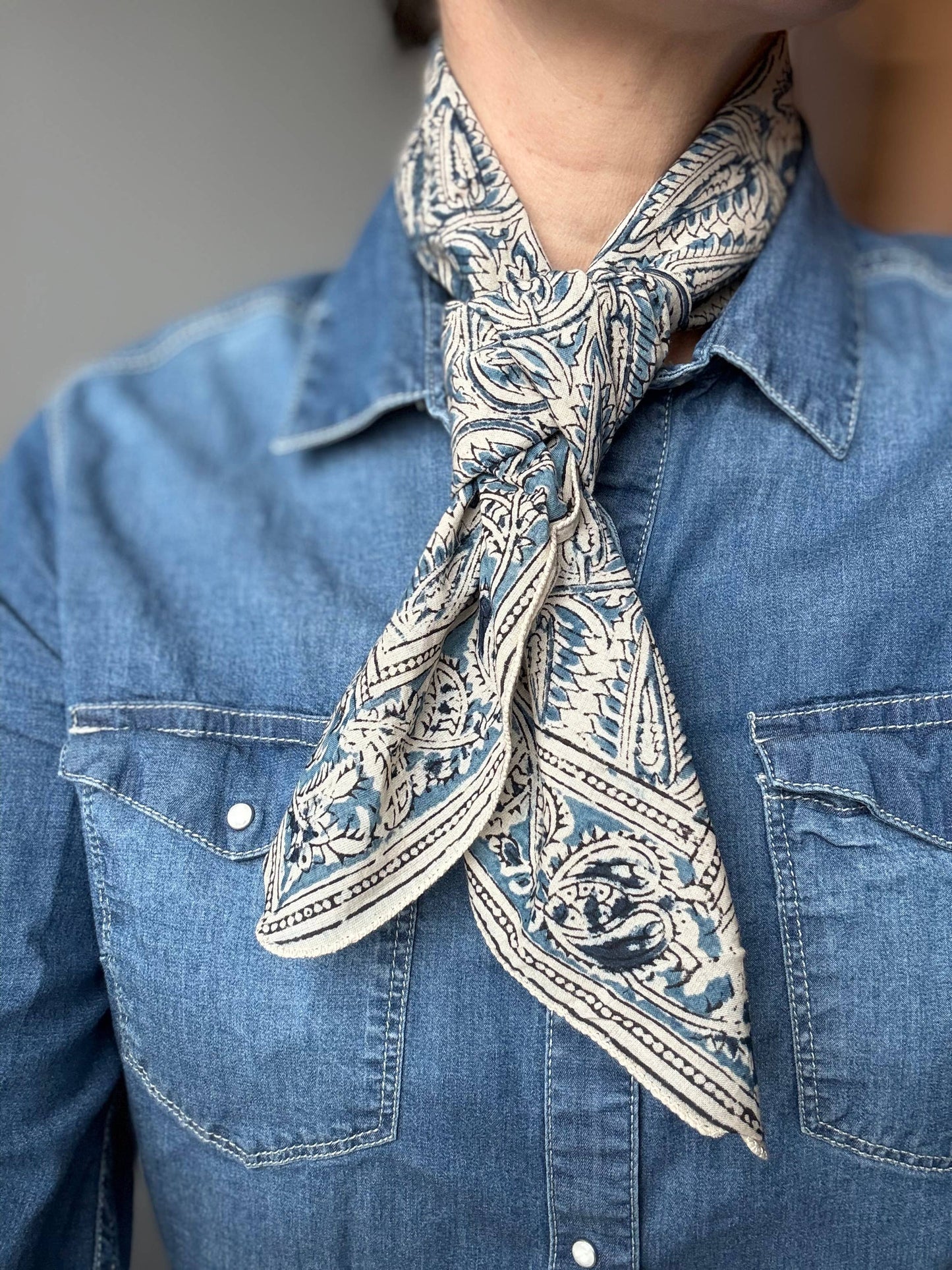 Bandana - Blue Acanthus